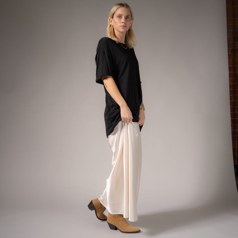 Essentials - Oversized Tee - Black - The Laundry Room