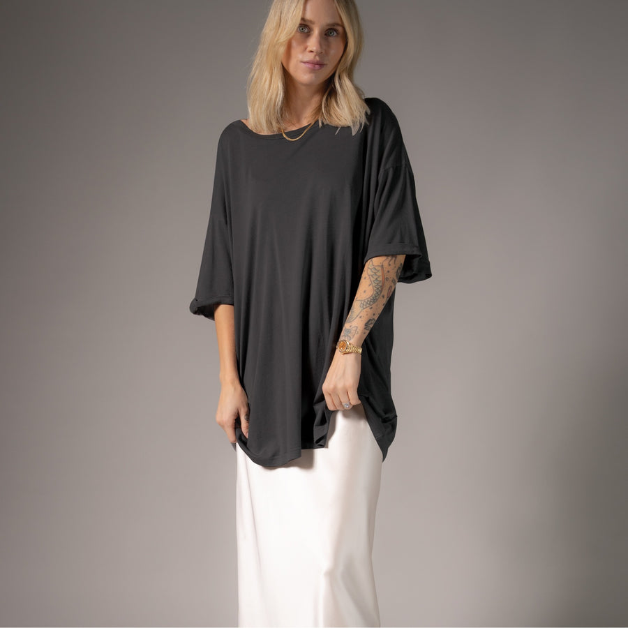 Essentials - Oversized Tee - Black Snow